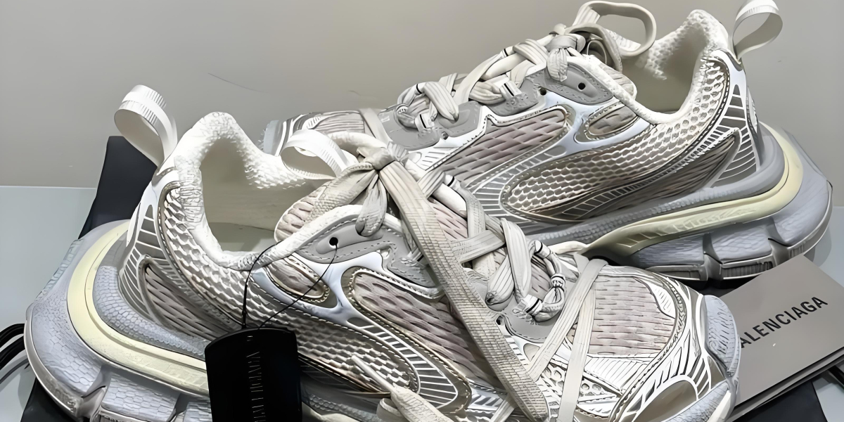 黑白百搭款必備，Balenciaga 時尚鞋履指南