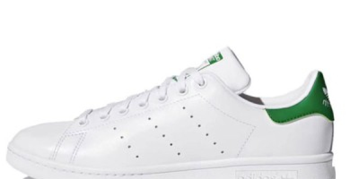 รองเท้า Adidas ยอดนิยม จากสตั๊ดสู่ Stan Smith
