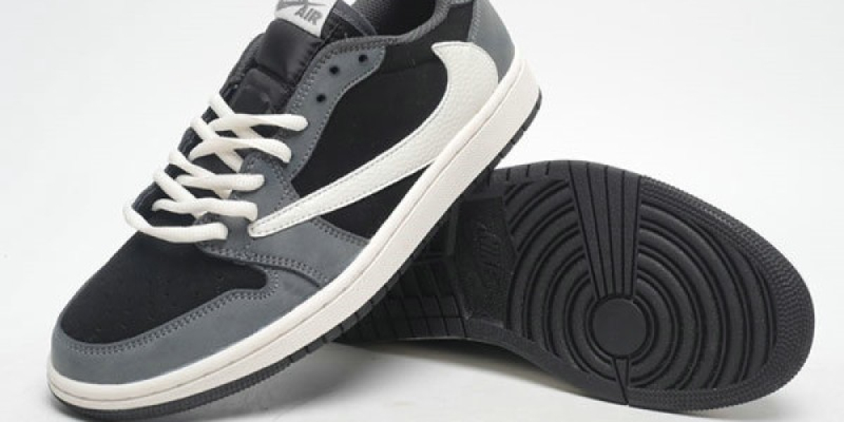 เลือกซื้อรองเท้า Nike Zoom Vomero และ Nike Travis Scott ที่ Sports Shop ใกล้คุณ